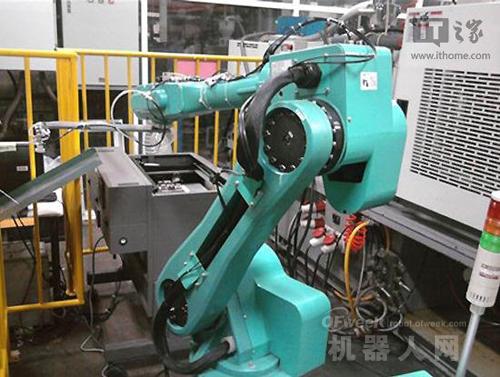 富士康自動(dòng)化轉(zhuǎn)型 機(jī)器人組裝蘋果iPhone面臨的兩大核心挑戰(zhàn)